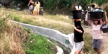 Warga kesulitan mendapatkan air