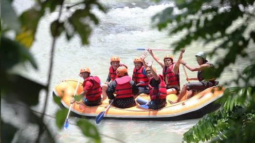 Arung jeram sungai Bah Bolon