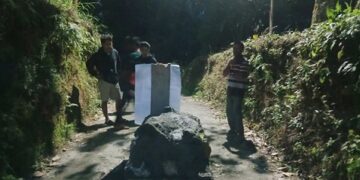 Bangunan berbentuk kuburan sebelum dibongkar warga