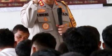 Kapolres Simalungun di depan para pelajar