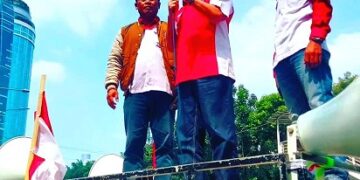 Jusuf Rizal  berorasi saat menggelar demo beberapa waktu lalu