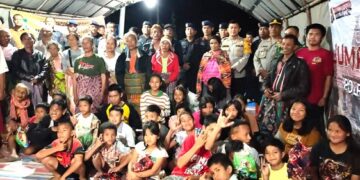 Kapolres Simalungun bersama warga