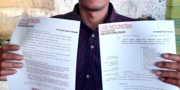 Parna Julius Sitanggang perlihatkan surat Ditreskrimum