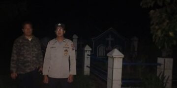 Personel Polsek Bangun di areal Kuburan China -