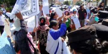 Unjuk rasa di depan Mapolres Siantar