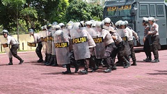 Personel sedang melakukan latihan