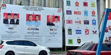 APK Pilpres di seberang jalan kantor PN Kota Siantar
