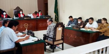 Ahli Hukum memberi keterangan