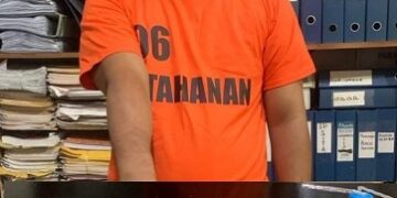 Tersangka bersama barang bukti