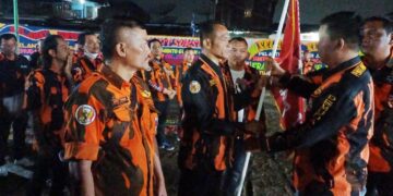 Ketua MPC serahkan Pataka Kepada Ketua PAC Siantar Timur