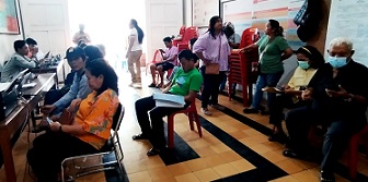 Masyarakat yang mendatangi kantor KPU Siantar