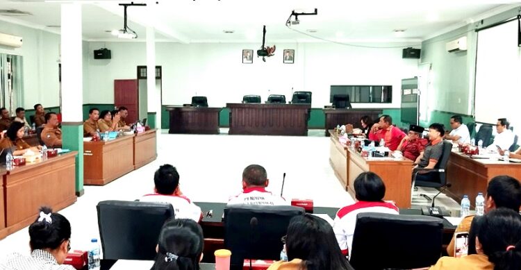 Pertemuan Komisi II dengan Forum Guru