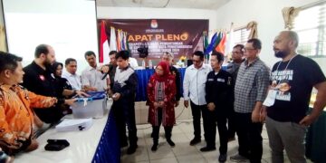 Ketua KPU Siantar buka kotak suara kecamatan Siantar Utara