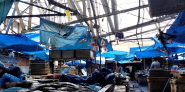 Kondisi atap balairung yang belum juga diperbaiki