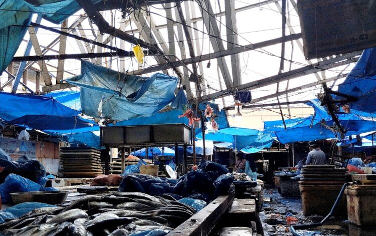 Kondisi atap balairung yang belum juga diperbaiki