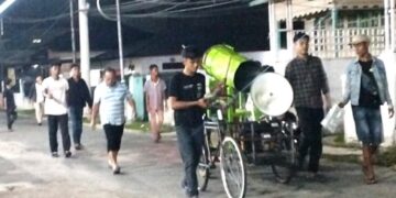 Keliling bangunkan sahur