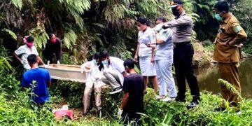 Evakuasi temuan mayat