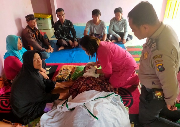 Jenazah korban di rumah duka