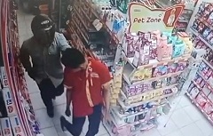 Pelaku giring korban