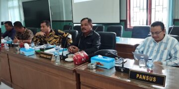 Sebagian personel Pansus DPRD Siantar