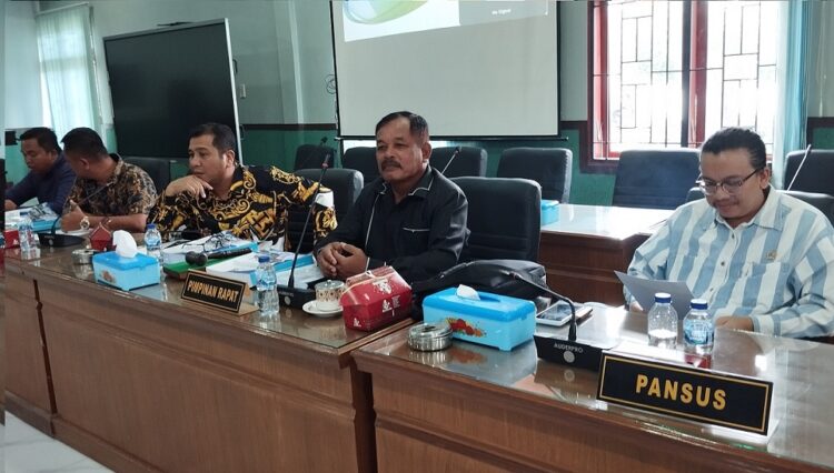 Sebagian personel Pansus DPRD Siantar