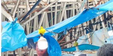 Atap balairung yang rubuh tinggal rangka