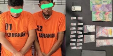 Kedua tersangka dan barang bukti