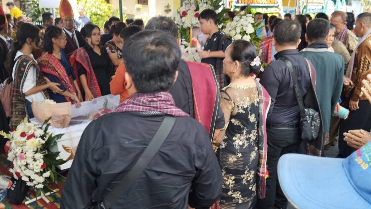 Acara di rumah duka