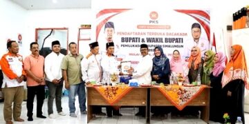 H Zonny Waldi serahkan berkas ke PKS Simalungun