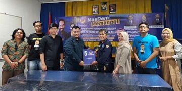 Fawer Sihite terima formulir dari Fernado Sitorus