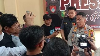 Kapolres memberi keterangan pers