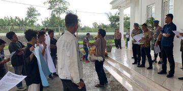 Unjukrasa di depan kantor DPRD Simalungun