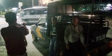 Personel Polisi dan warga turut mengantisipasi aksi tawuran