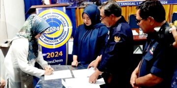 Susanti Dewayani tandatangani penyerahan formulir