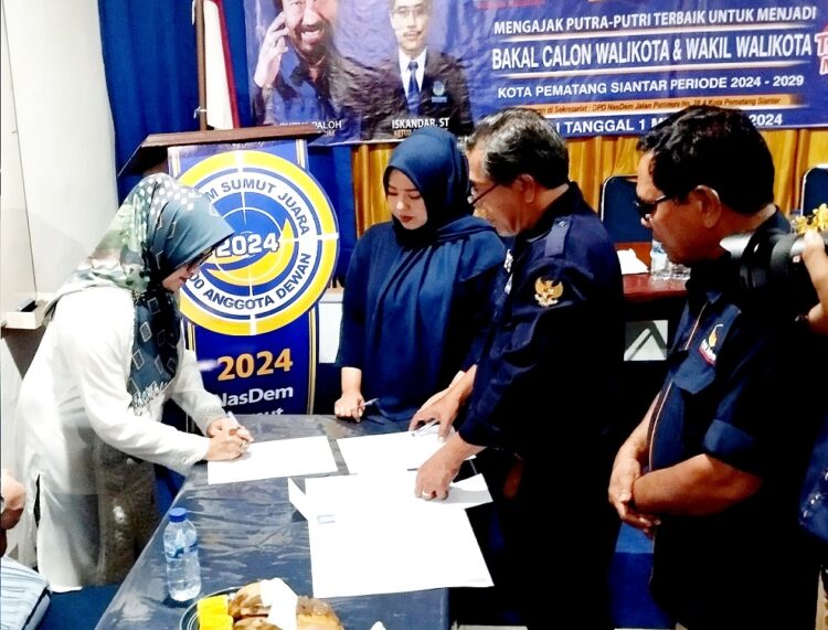 Susanti Dewayani tandatangani penyerahan formulir