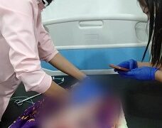 Bayi saat akan dibawa ke rumah sakit