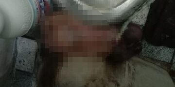 Bayi dalam kamar mandi