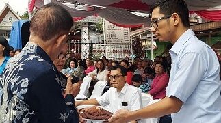 Saat deklarasi Freddy Alex Damanik menerima Dayok Nabinatur