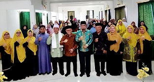 Nara sumber, panitia dan peserta seminar