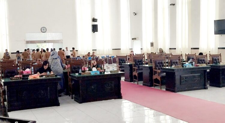 Sidang paripurna DPRD Siantar tidak kuorum
