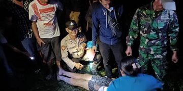 Jenazah korban saat akan dievakuasi