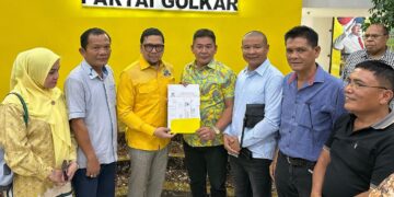 Mangatas terima SK dari Ahmad Doli