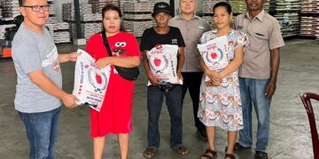 Pembagian beras dari Kilang Padi Sentosa