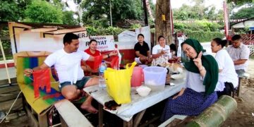 Persiapan lomba di lapangan kayu