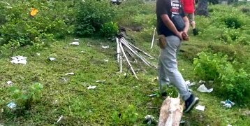 Petugas saat 
 berada di lokasi