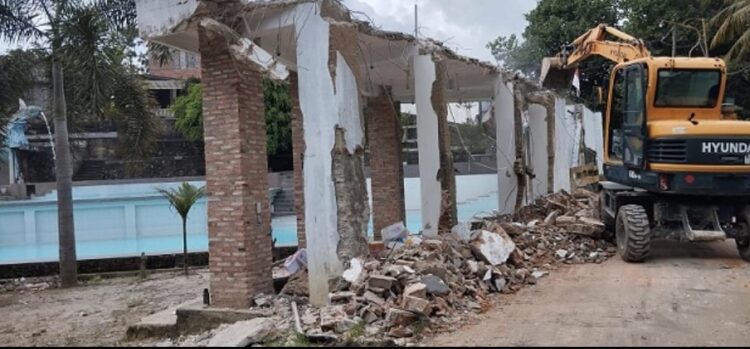 Tembok yang dirobohkan Satpol PP Pemko Siantar sebagai Tergugat III beberapa waktu lalu