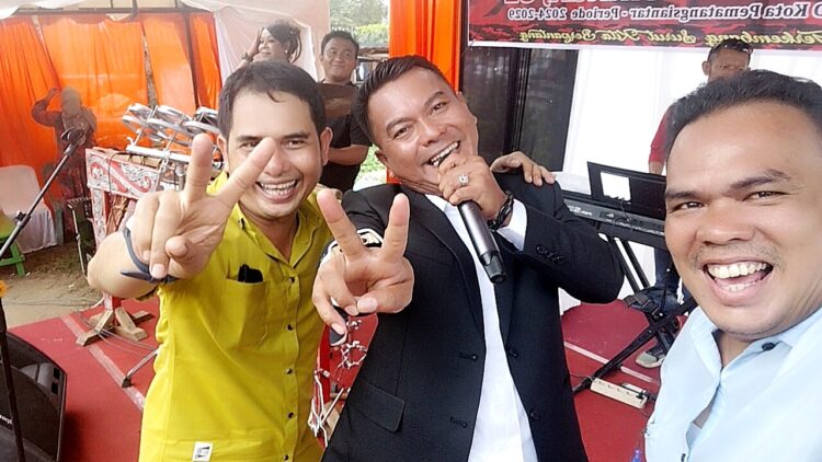 Andika Prayogi Sinaga dan sahabat