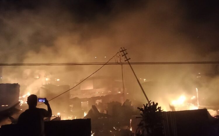 Kebakaran di kompleks Bangsal