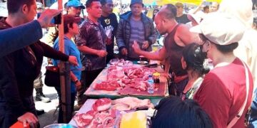 Pedagang daging babi berdebat dengan Sekda