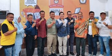 Pengurus partai politik pendukung dan KPU serta Bawaslu poto bersama